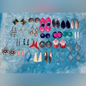 Lot of 25 Assorted Elegant Multicolor Earrings.